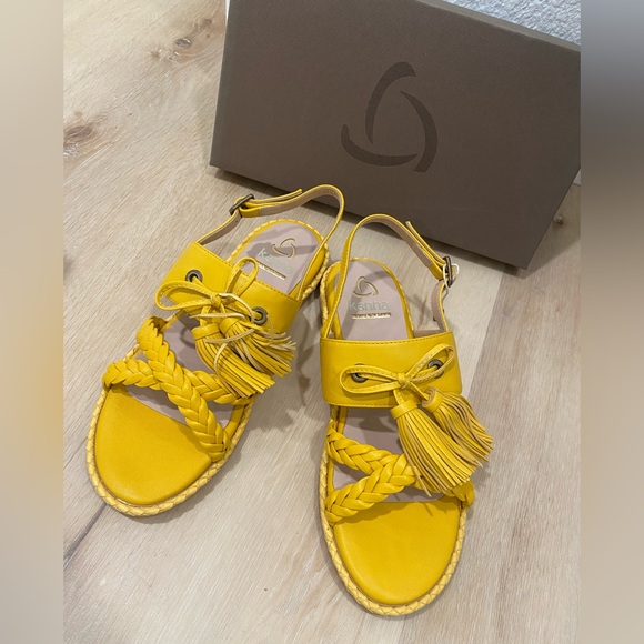 396 Kanna Leather Yellow Sandals with Tassel Detail NWB SZ 39